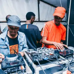 Mphow69 - ABALALI ft. Entity MusiQ,Semi-Tee, Msheke, Jeje